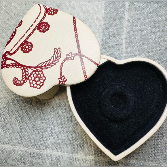 Authentic Pandora Heart Shaped Pink Leather Jewelry Box - Picture 9 of 11